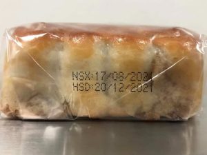 Bản in date sắc nét trên bánh nướng